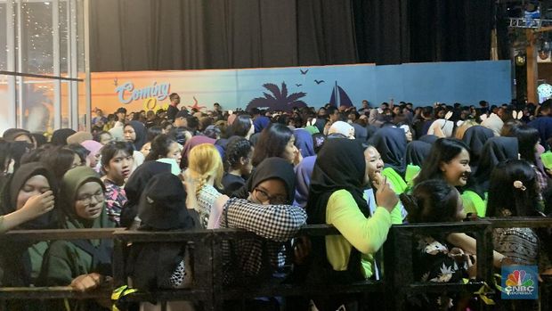 Demi NCT Dream, NCTzen Padati Depan Panggung HUT Transmedia 