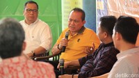 Diskusi dilatari oleh kasus eks Dirut Garuda Ari Ashkara dan kontroversi pilihan pola pengelolaan BUMN seperti holdingisasi (pengindukan) atau pembiakan anak cucu perusahaan.