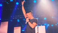 Namanya melambung sejak lagu Peterpan yang berjudul Mimpi yang Sempurna masuk dalam album kompilasi Kisah 2002 Malam. Foto: Instagram