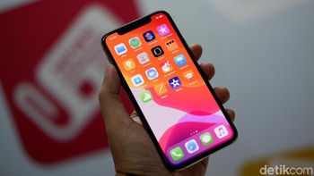 10. Di posisi baling bawah 10 besar ada iPhone 11 Pro. Berdasarkan data Omdia, Apple berhasil menjual 6,7 juta unit iPhone 11 Pro di paruh pertama tahun 2020. Foto: Adi Fida Rahman/detikINET