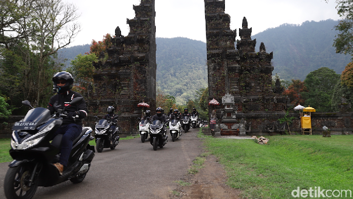 Touring hari pertama Honda PCX di Pulau Bali Denpasar menempuh total perjalanan sejauh 137 km. Di rute hari pertama, rem motor Honda PCX dipaksa bekerja keras.