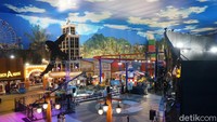 Trans Studio Cibubur menawarkan berbagai macam wahana dan atraksi untuk Anda dan keluarga. Kawasannya yang indoor akan lindungi Anda dari hujan. (Hanif Hawari/detikcom)
