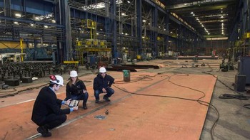 Seharusnya USS Gerald R. Ford dirilis pada 2018. Membengkaknya biaya pembuatan menjadi alasannya, di sisi lain pihak kongres membatasi anggaran sebesar USD 10,5 miliar. Foto: Screenshot via U.S. Navy