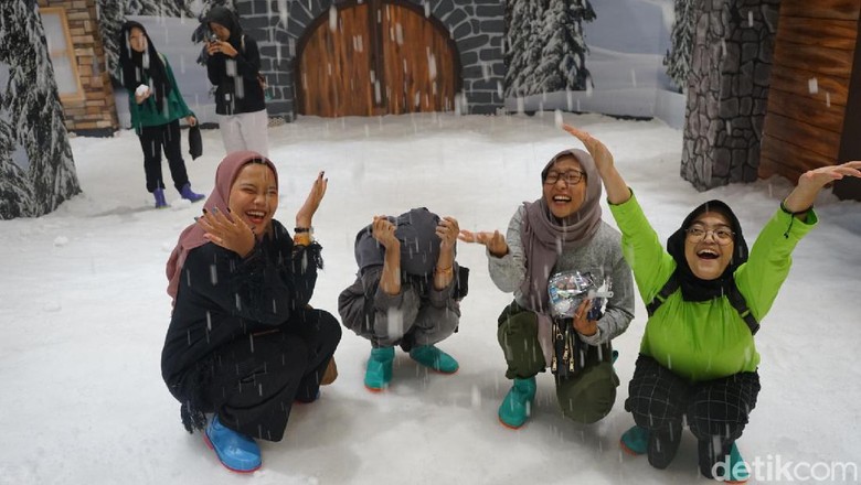 Kemeriahan Trans Studio Cibubur di HUT Transmedia. (Foto: Hanif Hawari/detikcom) Kemeriahan Trans Studio Cibubur di HUT Transmedia. (Foto: Hanif Hawari/detikcom)