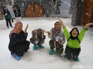 Keseruan Pengunjung Menanti HUT Transmedia di Trans Studio Cibubur