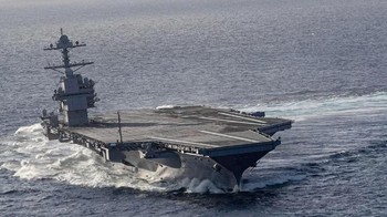 Gagahnya USS Gerald R. Ford saat membelah lautan. Foto: Screenshot via U.S. Navy