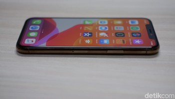 Mengusung layar OLED 5,8 inch. Foto: Adi Fida Rahman/detikINET