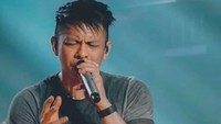 Pria kelahiran Pangkalan Brandan, 16 September 1981 itu mulai bermusik sejak duduk di bangku SMP. Saat itu, ia membentuk band amatir bersama Uki Eks NOAH dan Kibil The Changcuters. Foto: Instagram