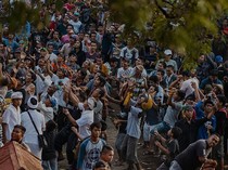 Video: Perang Topat, Simbol Harmonisasi Warga Hindu dan Islam di Lombok Barat