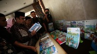 Buku ini digunakan sebagai bahan pengajaran siswa SD hingga SMA.