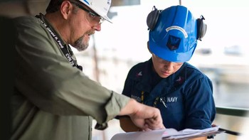 Itu dianggap sebagai garis terakhir pertahanan otomatis terhadap rudal yang masuk dan menyerang pesawat. Foto: Screenshot via U.S. Navy