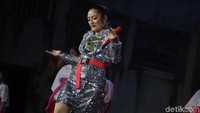 Siti Badriah tampil blink-blink di Trans Studio Cibubur, Sabtu (14/12/2019). Foto: Pradita/detikHOT