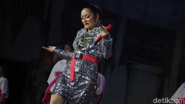 Siti Badriah tampil di HUT Transmedia