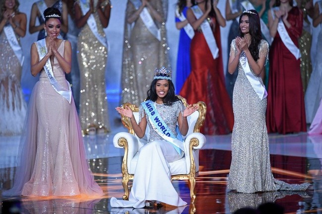 Dalam grand final Miss World 2019, selain Toni-Ann Singh, yang menjadi pemenang ketiga atau 3rd runner up Miss World 2019 adalah Miss India Suman Rao. Sedangkan yang menjadi juara kedua atau 2nd runner up adalah Miss France, Ophely Mezino.Foto: DANIEL LEAL-OLIVAS / AFP
