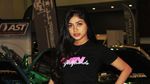 Senyum Manis Cewek Seksi di Pameran Modifikasi Malaysia