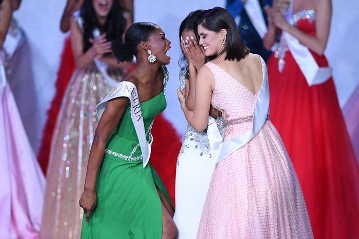 Miss Jamaica Toni-Ann Singh (L) celebrates winning the Miss World Final 2019 at the Excel arena in east London on December 14, 2019. (Photo by DANIEL LEAL-OLIVAS / AFP)