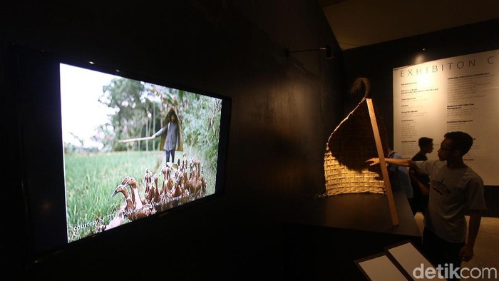 Museum Nasional menggelar pameran Melacak Jejak Jaap Kunst: Suara Dari Masa Lalu. Pemeran menampilkan arsip-arsip musik tradisional dan alat musik daerah yang dikumpulkan Jaap Kunst.