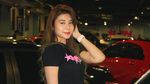 Senyum Manis Cewek Seksi di Pameran Modifikasi Malaysia