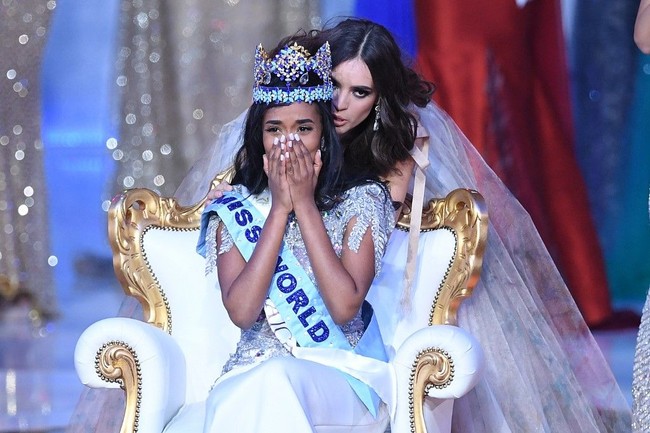 Toni-Ann Singh dinyatakan sebagai pemenang Miss World 2019 dalam malam grand final Miss World 2019 yang digelar di ExCeL London, London, Inggris, Sabtu (14/12/2019).  Foto: DANIEL LEAL-OLIVAS / AFP