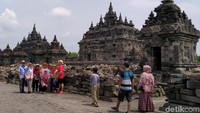 Wisatawan pun banyak yang berkunjung ke candi ini buat foto-foto. Mumpung gratis, ayo wisata ke Candi Plaosan! (Ahmad Syauqi/detikcom)