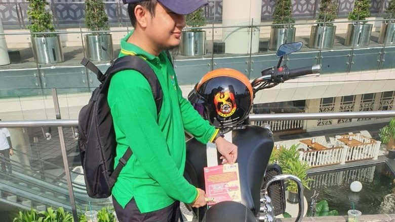 Ilustrasi moge penunggak pajak yang ditempeli stiker petugas Foto: Dok. BPRD DKI Jakarta Ilustrasi moge penunggak pajak yang ditempeli stiker petugas Foto: Dok. BPRD DKI Jakarta