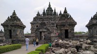 Kompleks candi di Dusun Plaosan, Desa Bugisan, Kecamatan Prambanan, Klaten itu bisa dinikmati tanpa harus membayar tiket masuk satu sen pun (Ahmad Syauqi/detikcom)