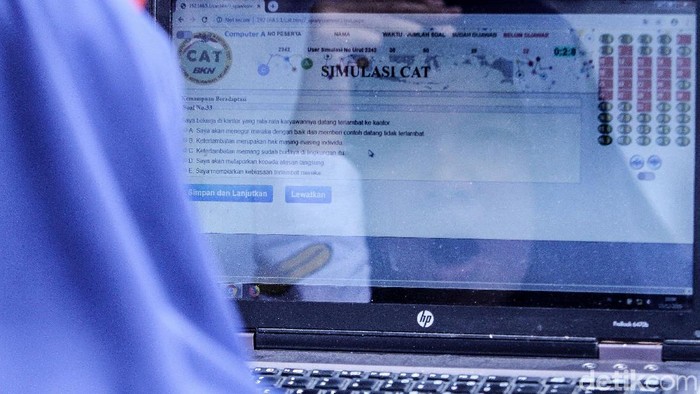 BKN mengadakan simulasi tes CPNS berbasis Computer Assisted Test ( CAT) di kawasan Monas, Jakarta, Minggu (15/12/2019).