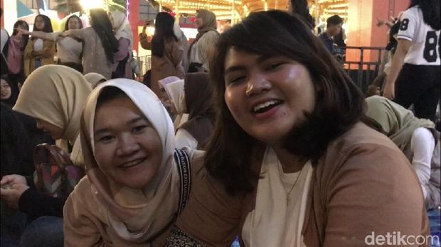 Kedua EXO-L yang menjajal wahana Trans Studio Cibubur