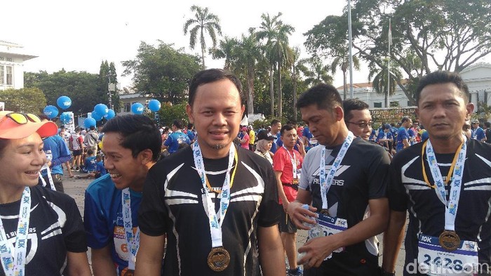 Bima Arya selalu berusaha menjaga kebugaran tubuhnya di tengah padatnya aktivitas (Foto: Achmad Reyhan Dwianto/detikHealth) Bima Arya selalu berusaha menjaga kebugaran tubuhnya di tengah padatnya aktivitas (Foto: Achmad Reyhan Dwianto/detikHealth)