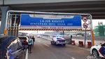Wus... Mobil-mobil Mulai Melintas di Tol Layang Japek