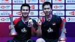 Senyum Bahagia Hendra/Ahsan Juara BWF World Tour Finals 2019