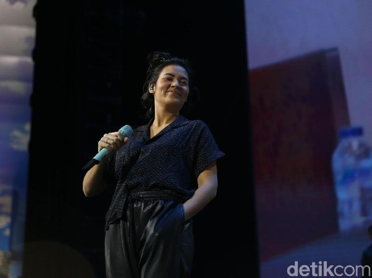 Para Penyanyi Indonesia yang Punya Ritual Khusus Sebelum Manggung
