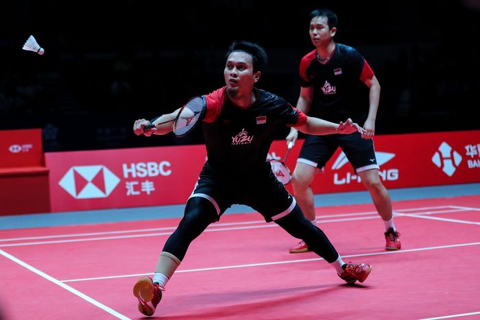 Hendra/Ahsan Juara BWF World Tour Finals 2019 Hendra Setiawan/Muhammad Ahsan menjadi juara BWF World Tour Finals 2019. Mereka mengalahkan Hiroyuku Endo/Yuta Watanabe dua gim langsung 24-22 dan 21-19 di Tianhe Gymnasium, Guangzhou, Minggu (15/12/2019).