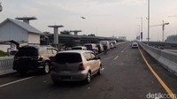 General Manager Traffic PT Jasa Marga Jalan Layang Cikampek (JJLC), Aprimon mengatakan, adanya tol layang ini maka kemacetan di tol eksisting berkurang 40%. Dikatakannya Jakarta-Bandung yang biasanya menempuh waktu 3-4 jam bisa terpangkas sekitar 30 menit.