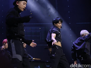 Daebak! EXO Akhiri Penampilan di HUT Transmedia Lewat Obsession