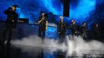EXO Bikin Histeris di HUT Transmedia