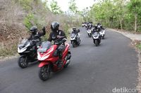 Disiksa 393 Km di Bali, Berapa Konsumsi BBM Honda PCX?