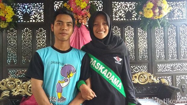 Unik Tapi Romantis, Pengantin di Magelang Ini Naik Gerobak Sorong!