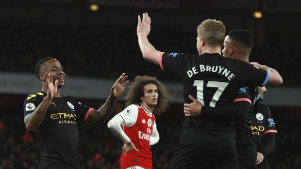 Ozil Murka Saat Arsenal Dibantai Man City