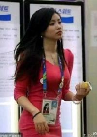 Xing Chengbo, jurnalis yang salah tulis berita dimaafkan netizen karena foto cantiknya viral.