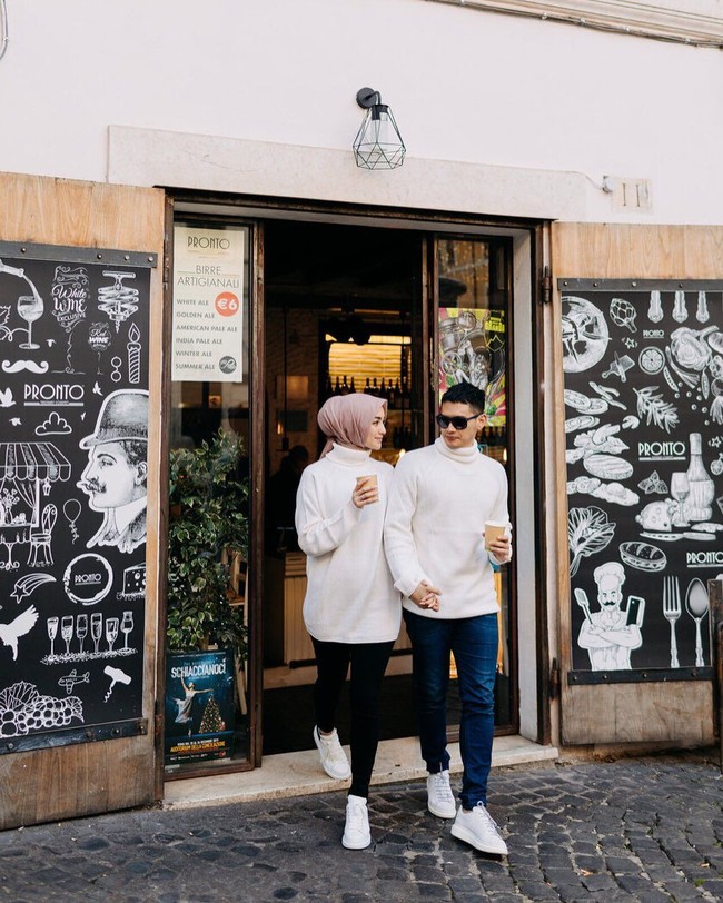 Kirana akhirnya memberikan reaksi soal suaminya terbukti sosok pria dalam video syur yang beredar saat ini. Dalam unggahannya di Instagram, Citra Kirana mengamini ucapan seorang netizen yang mendoakan agar keluarganya selalu dilindungi oleh Tuhan. (Foto: Instagram)