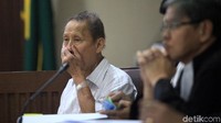 Begini ekspresi Pieko Njotosetiadi saat mendengarkan keterangan saksi.