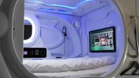 Tempat tidurnya nyaman, semua pod punya kotak keamanan, cermin, kipas, steker listrik, rak, gantungan baju dan alarm. Beberapa ruangan juga ada TVnya. (Hostelworld)