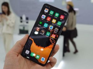 Oppo Pamer Ponsel Tanpa Tombol dan Lubang