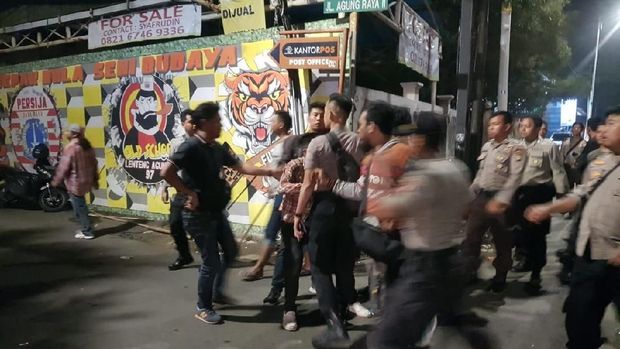 Polisi Bubarkan Dua Kelompok Ormas Hendak Bentrok di Lenteng Agung