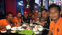 Sayangnya baru-baru ini Ismed diperbincangkan karena urusan rumah tangga. Ia disebut-sebut menikahi ibu angkatnya sendiri, Cut Rita. Foto: Instagram