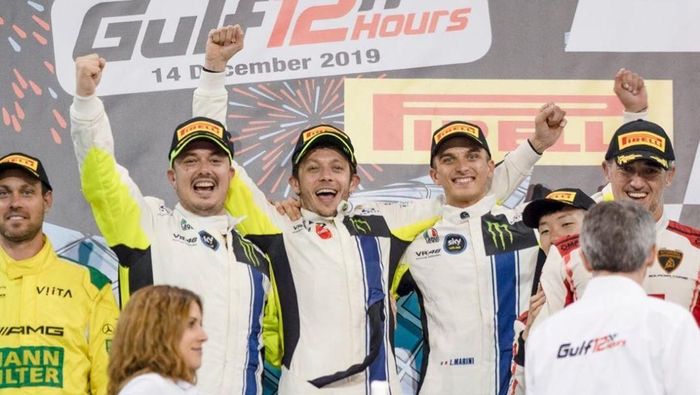 Valentino Rossi finis ketiga pada balap ketahanan mobil Gulf 12 Hours (Foto: instagram @valeyellow46) Valentino Rossi finis ketiga pada balap ketahanan mobil Gulf 12 Hours (Foto: instagram @valeyellow46)