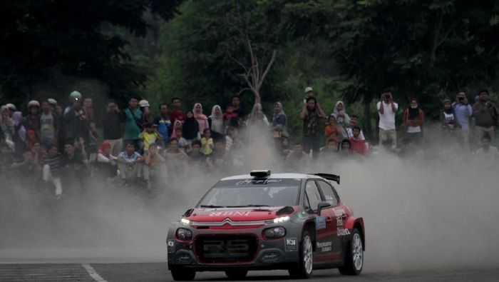 Sean Gelael reli bareng ayahnya Ricardo di Meikarta (dok.Sean Gelael) Sean Gelael reli bareng ayahnya Ricardo di Meikarta (dok.Sean Gelael)