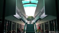 Ada 38 kamar di hotel ini yang disewakan. Harga sewa kamar untuk libur Natal dan tahun baru ini ialah Rp 275 ribu, sedangkan untuk kamar bergaya Belanda ialah Rp 400 ribu per malam (Bayu Ardi Isnanto/detikcom)