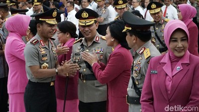 Ekspresi Listyo Sigit Usai Dilantik Menjadi Kabareskrim